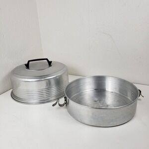 Vintage Regal‎ Quality Aluminum Cake Carrier Locking Lid Ribbed Mid Century 10"